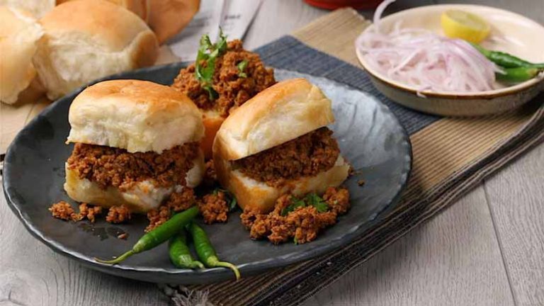 Keema-Stuffed-Whole-Wheat-Buns-3-scaled